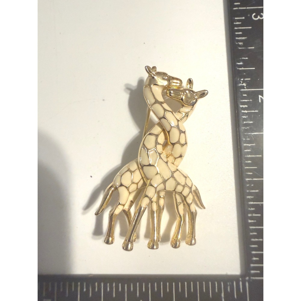 Vintage Gold Tone Entwined Giraffes Brooch Cream Enamel Animal Pin Novelty